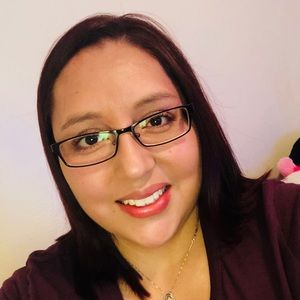 Meet your Posher, Adela